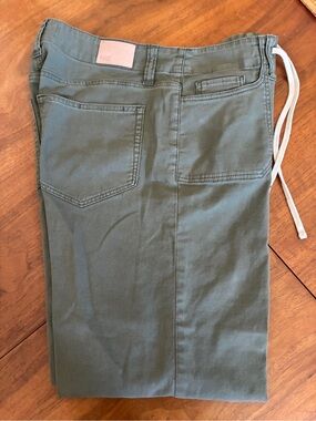 EUC Size 29 Paige Women’s Petite Olive Green Cotton Pants